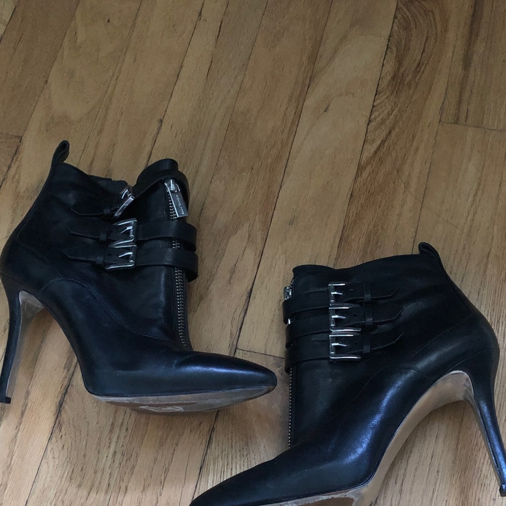 Chic Black Michael Kors Leather Heeled Boots Size 6